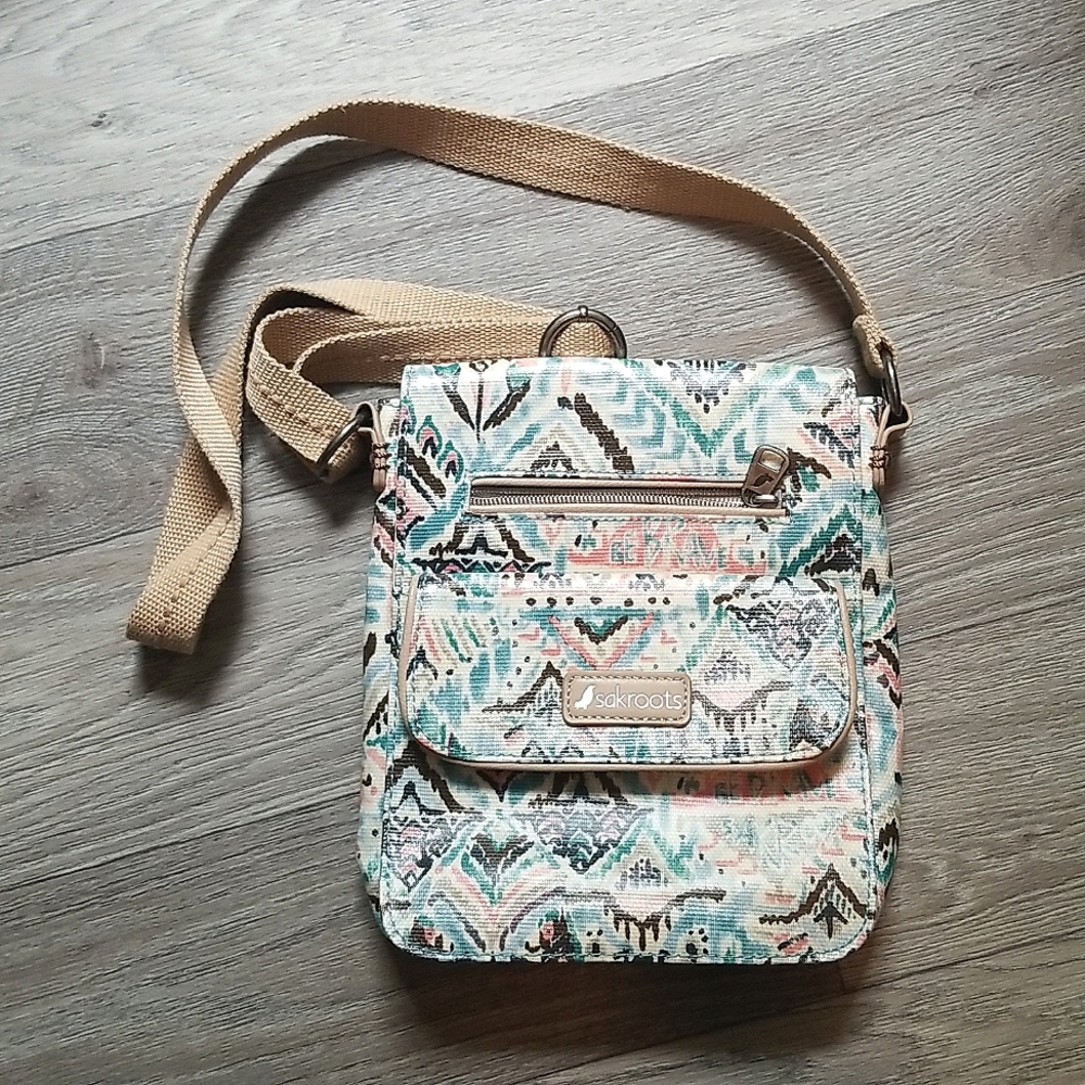 Sakroots Fold Over Magnetic Closure Adjustable Strap Cross Body Handbag.